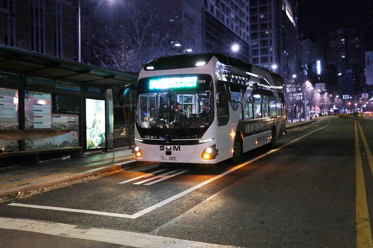 World’s First Late-Night Autonomous Bus