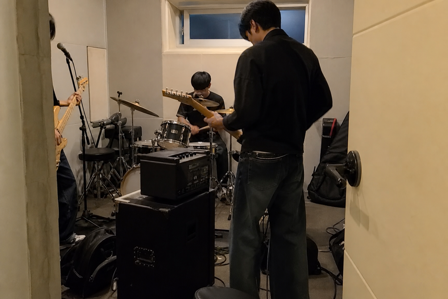 A natural AI-generated SEOULIAN editorial photograph illustrating Korean rock