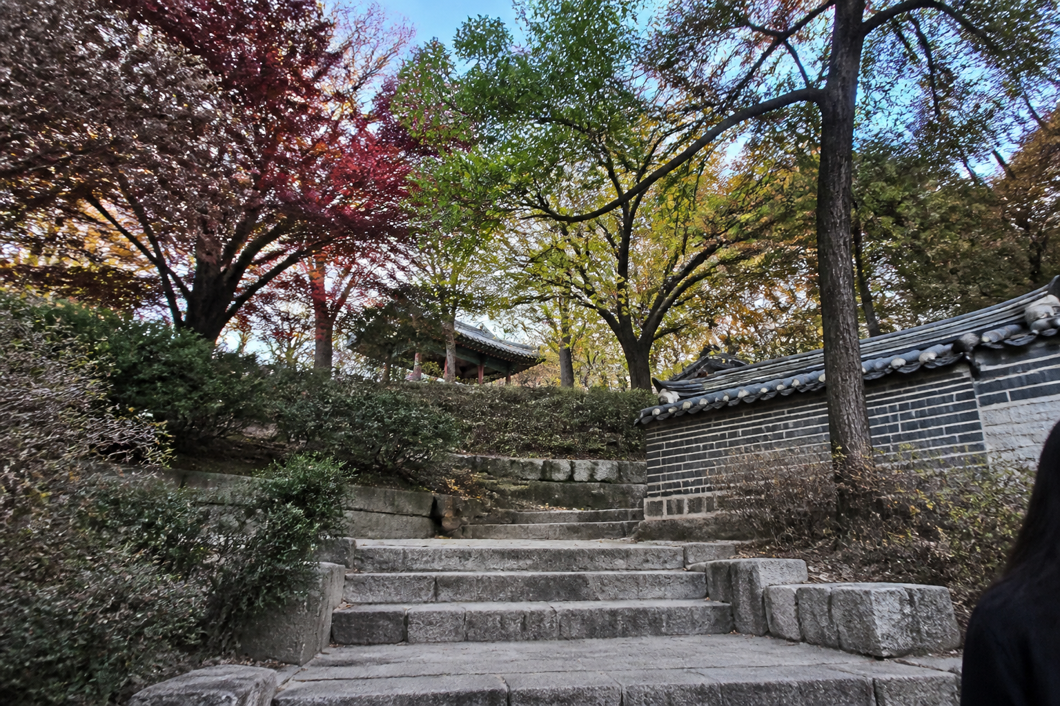 A natural AI-generated SEOULIAN editorial photograph illustrating Changdeokgung