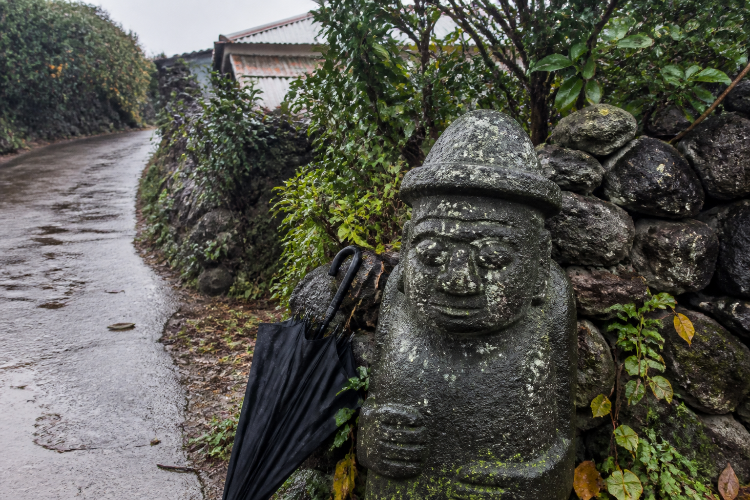 A natural AI-generated SEOULIAN editorial photograph illustrating Dol hareubang