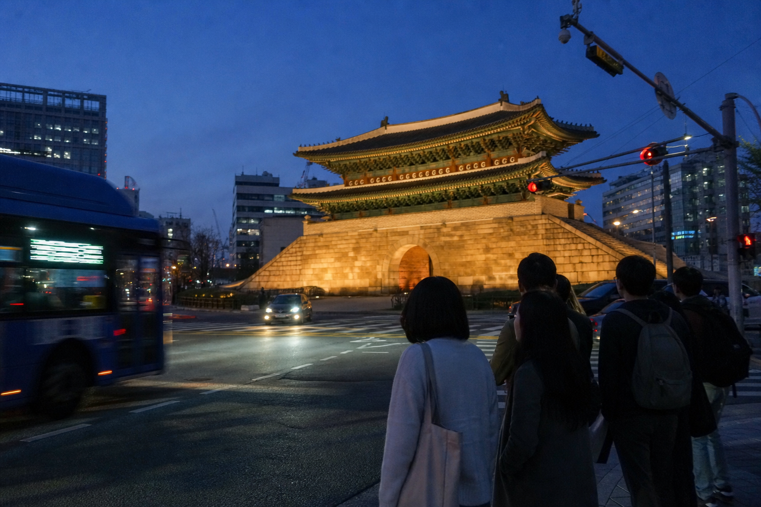 A natural AI-generated SEOULIAN editorial photograph illustrating Namdaemun
