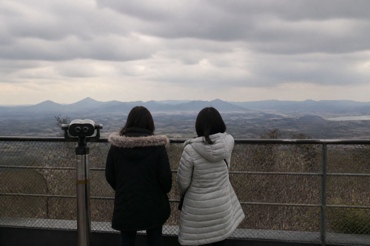 A natural AI-generated SEOULIAN editorial photograph illustrating Division of Korea