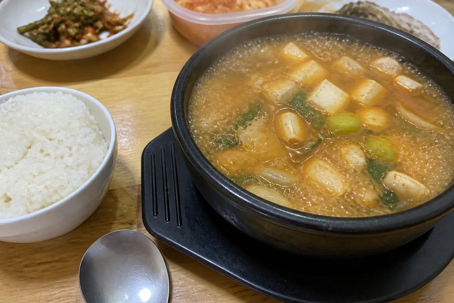 A natural AI-generated SEOULIAN editorial photograph illustrating Doenjang-jjigae