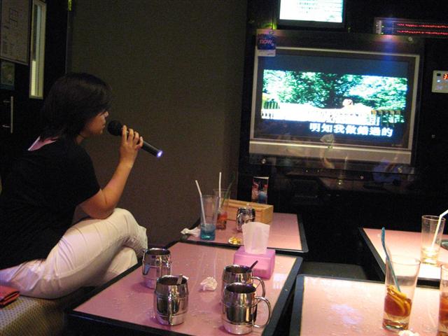 A Wikimedia Commons image illustrating Karaoke