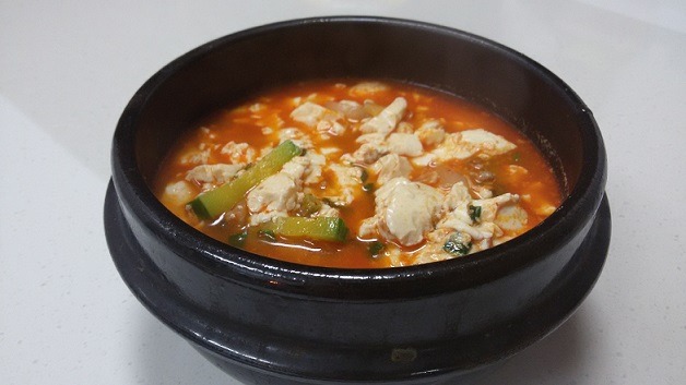 A Wikimedia Commons image illustrating Sundubu-jjigae