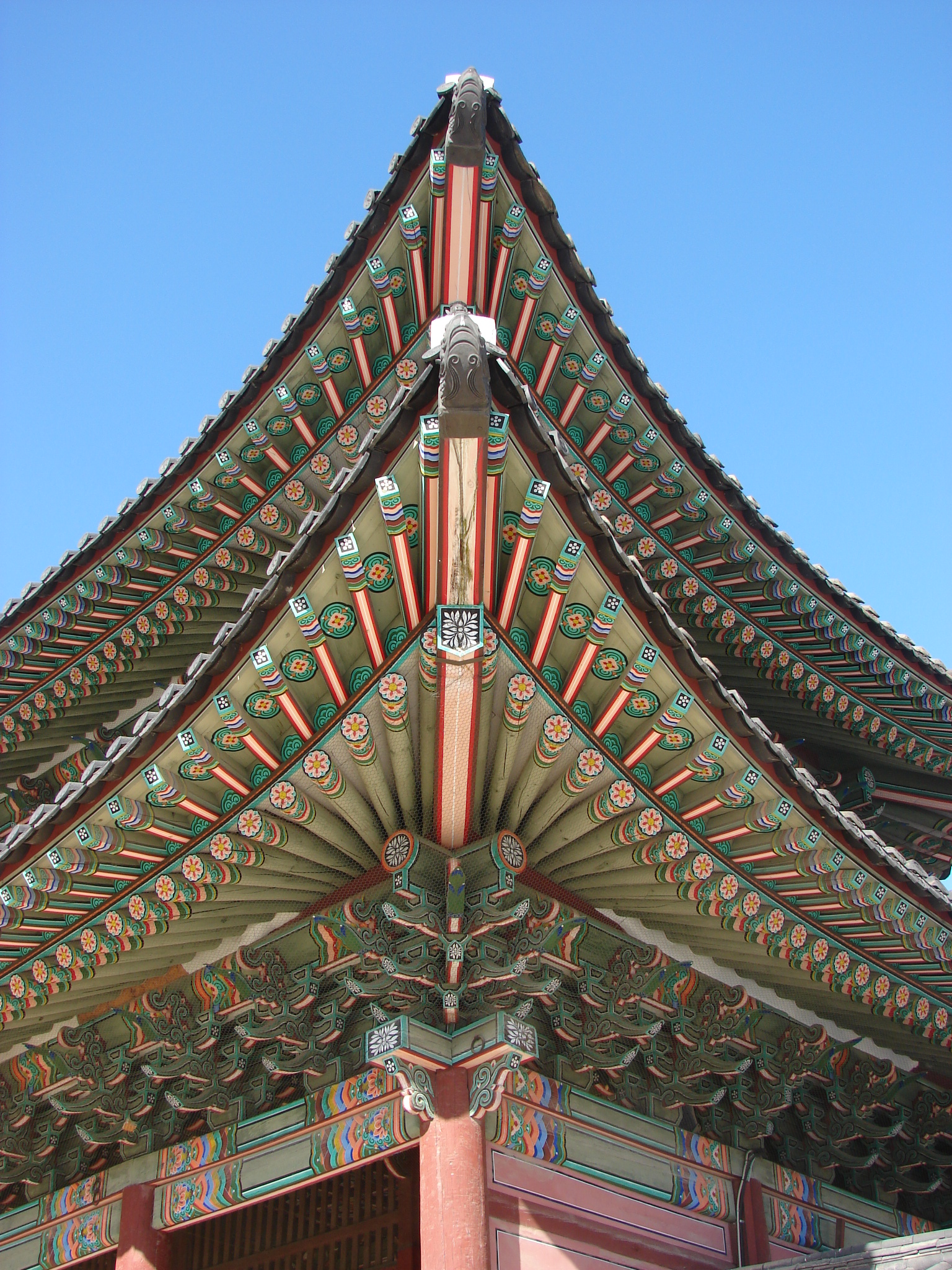 A Wikimedia Commons image illustrating Dancheong